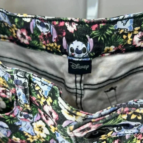 2/$30 Disney Lilo and Stitch Cut Off Hawaiian Floral Denim Shorts Women Size 3 - Picture 6 of 11
